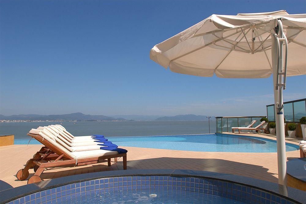 Florianópolis Majestic Palace Hotel מראה חיצוני תמונה The pool at the hotel
