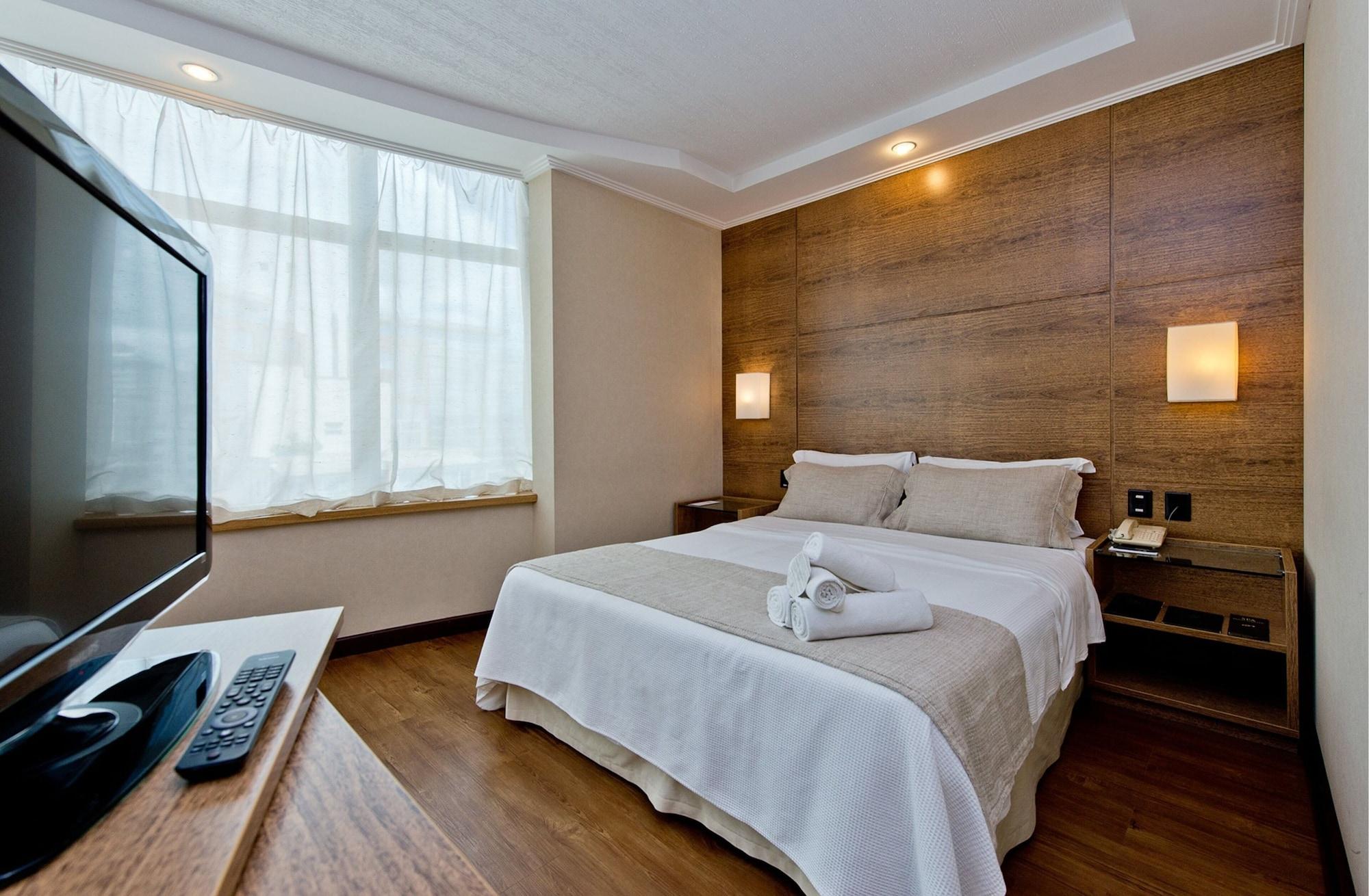 Florianópolis Majestic Palace Hotel מראה חיצוני תמונה A room at the hotel