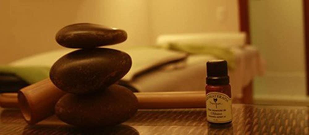 Florianópolis Majestic Palace Hotel מראה חיצוני תמונה A bottle of essential oil