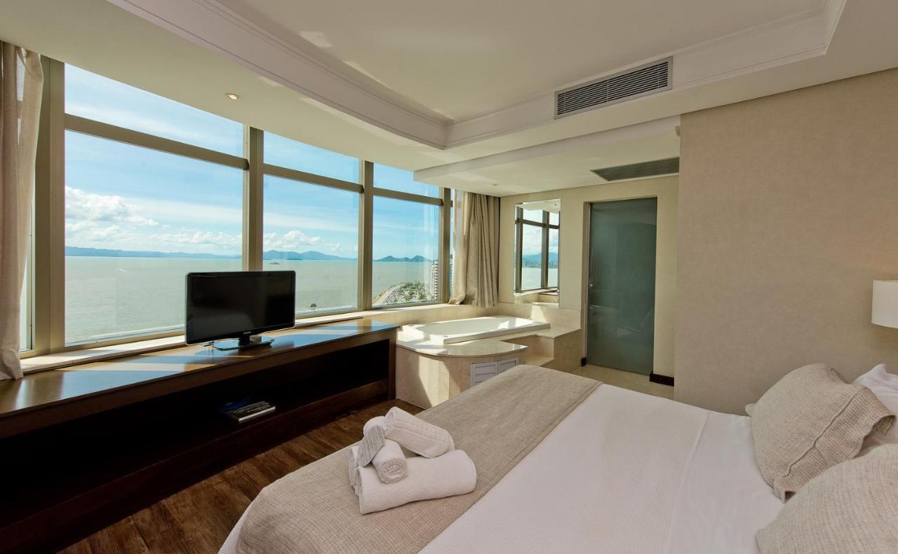 Florianópolis Majestic Palace Hotel מראה חיצוני תמונה A room at the hotel