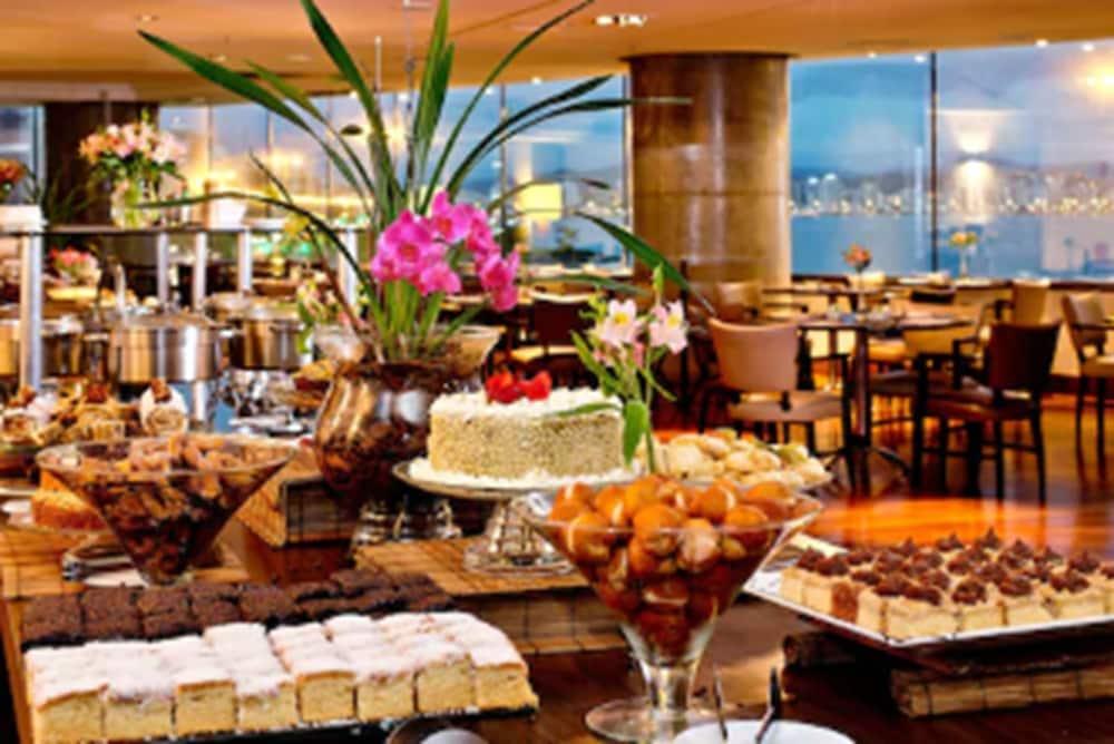 Florianópolis Majestic Palace Hotel מראה חיצוני תמונה A buffet at a hotel
