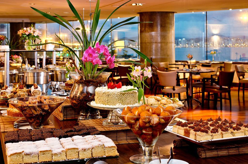 Florianópolis Majestic Palace Hotel מראה חיצוני תמונה A buffet at a hotel