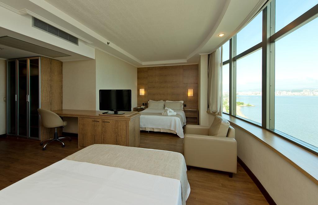 Florianópolis Majestic Palace Hotel מראה חיצוני תמונה A room at the hotel