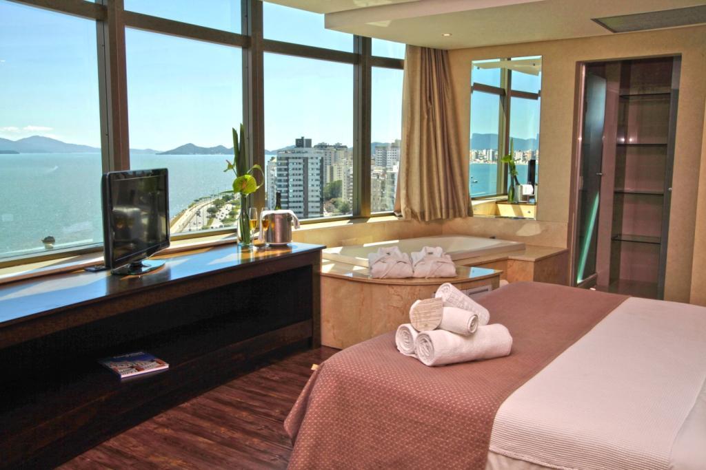 Florianópolis Majestic Palace Hotel מראה חיצוני תמונה A suite at the hotel