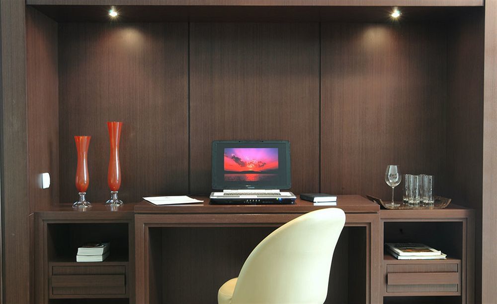 Florianópolis Majestic Palace Hotel מראה חיצוני תמונה A computer on a desk