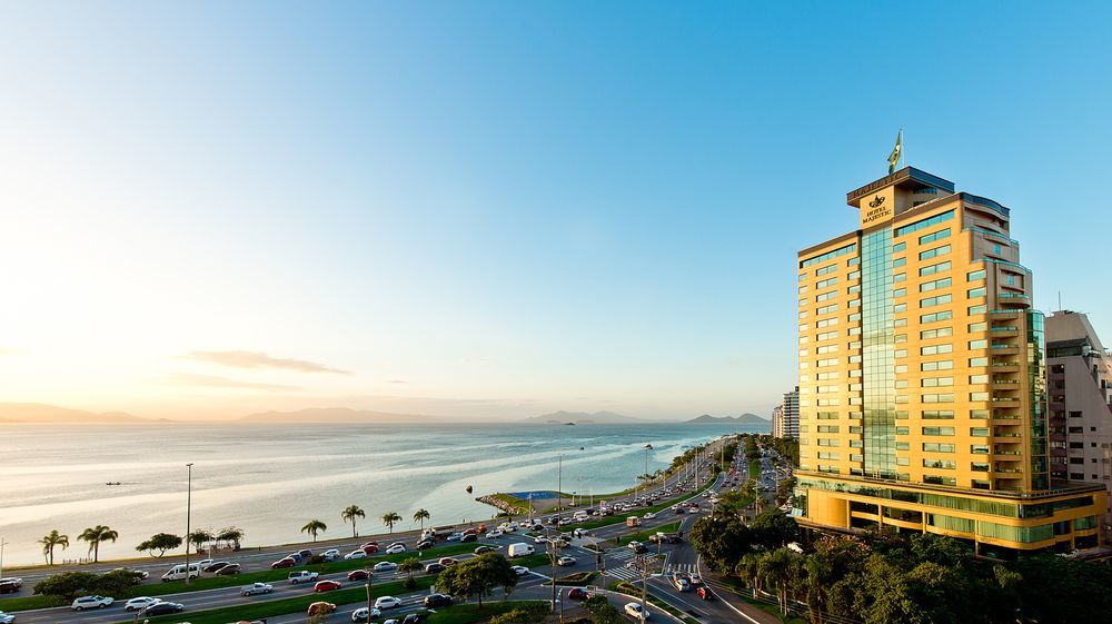 Florianópolis Majestic Palace Hotel מראה חיצוני תמונה The hotel in 2012